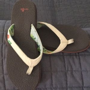 Sanuk tropical flip flops